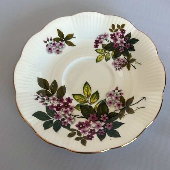 Royal Albert Bone China Tea Cup & Saucer Set Purple Violets Gold Trim - Picture 8 of 9